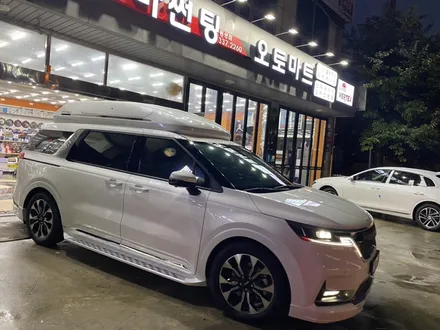 카니발9인 화이트펄  브이쿨K 신차패키지 바디킷 도어가니쉬[오토그랜드] 랜드마스타루프박스 프리미엄엠보싱(DM)시공[김해] / 경남 김해