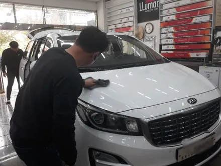 김해신차패키지 더뉴카니발 프리미엄 신차패키지/ 브이쿨K썬팅 블랙박스 아이나비QXD3000Pro/ 김해 언더코팅  유리막코팅 PPF 천정TV[오토마트동상점] / 경남 김해