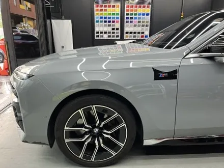 안양 랩핑, BMW 7시리즈만의 멋을 \'고광택 사틴 블랙\'으로 재정의하다. / 안양시 동안구 관양동