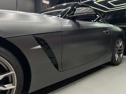 안산 BMW Z4 랩핑, M40i 차량에 시공이 까탈스러운 무광 크롬 로마니 레드 셋업! / 안양시 동안구 관양동