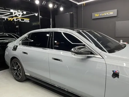 안양 랩핑, BMW 7시리즈만의 멋을 \'고광택 사틴 블랙\'으로 재정의하다. / 안양시 동안구 관양동