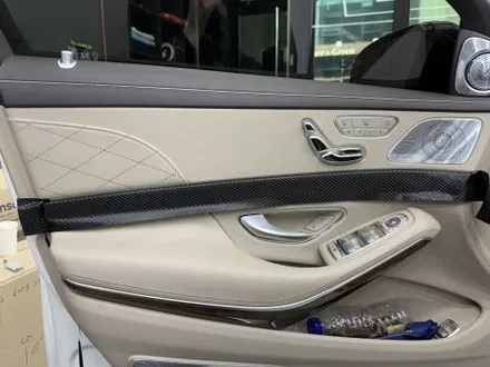 수원 실내 랩핑, 벤츠 S63 AMG. 올드한 감성보단, MZ스럽게 무광 카본 랩핑. / 안양시 동안구 관양동