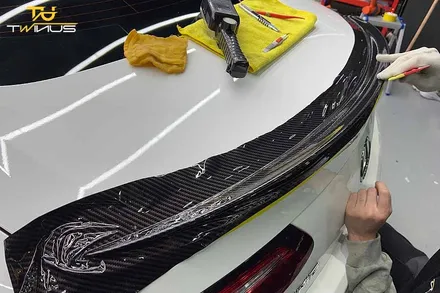 벤츠 E53AMG 리얼카본 부분랩핑 및 블랙유광 루프스킨 / 안양시 동안구 관양동