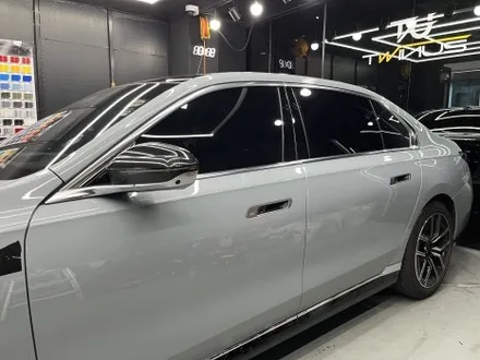 안양 랩핑, BMW 7시리즈만의 멋을 \'고광택 사틴 블랙\'으로 재정의하다. / 안양시 동안구 관양동