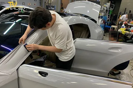벤츠 CLS350 은은한 컬러의 유광그레이 랩핑 / 안양시 동안구 관양동