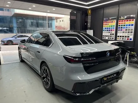 안양 랩핑, BMW 7시리즈만의 멋을 \'고광택 사틴 블랙\'으로 재정의하다. / 안양시 동안구 관양동
