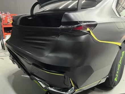 수원 랩핑 사고수리 재시공. 자동세차장 과실로 긁힌 BMW 7시리즈, 보험처리로 부분 재시공. / 안양시 동안구 관양동