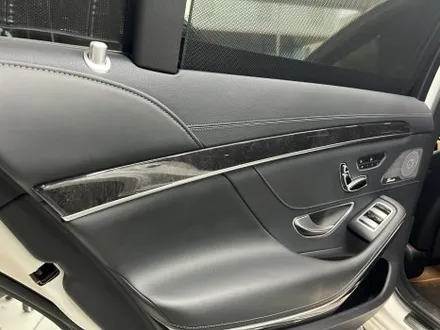 수원 랩핑. 카본 필름으로 스포티함을 과시해낸 W222 S63 AMG. / 안양시 동안구 관양동