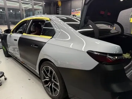 수원 랩핑 사고수리 재시공. 자동세차장 과실로 긁힌 BMW 7시리즈, 보험처리로 부분 재시공. / 안양시 동안구 관양동
