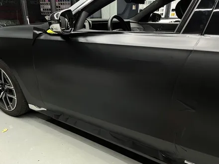 안양 랩핑, BMW 7시리즈만의 멋을 \'고광택 사틴 블랙\'으로 재정의하다. / 안양시 동안구 관양동