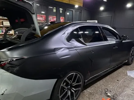 안양 랩핑, BMW 7시리즈만의 멋을 \'고광택 사틴 블랙\'으로 재정의하다. / 안양시 동안구 관양동