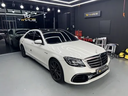 수원 랩핑. 카본 필름으로 스포티함을 과시해낸 W222 S63 AMG. / 안양시 동안구 관양동