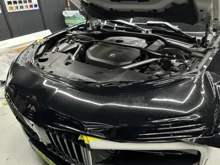 BMW 740i 투톤 랩핑, 다이아 펄 블랙 색상으로 7시리즈 차량에 세련됨을 심다. 인천 부천 랩핑. / 안양시 동안구 관양동