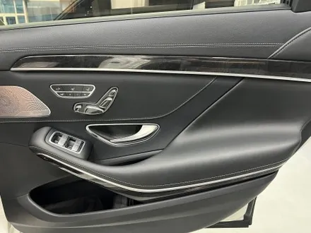 수원 랩핑. 카본 필름으로 스포티함을 과시해낸 W222 S63 AMG. / 안양시 동안구 관양동