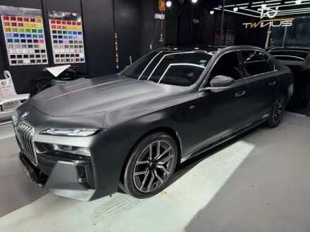안양 랩핑, BMW 7시리즈만의 멋을 \'고광택 사틴 블랙\'으로 재정의하다. / 안양시 동안구 관양동