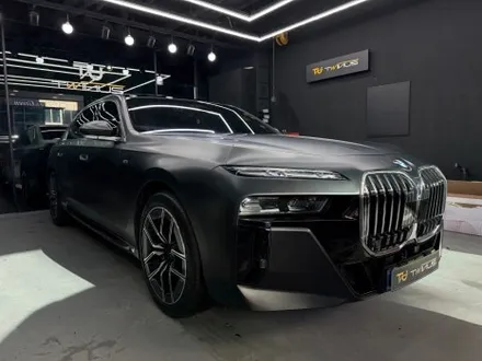 안양 랩핑, BMW 7시리즈만의 멋을 \'고광택 사틴 블랙\'으로 재정의하다. / 안양시 동안구 관양동