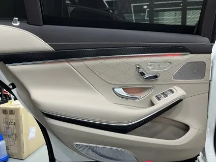 수원 실내 랩핑, 벤츠 S63 AMG. 올드한 감성보단, MZ스럽게 무광 카본 랩핑. / 안양시 동안구 관양동