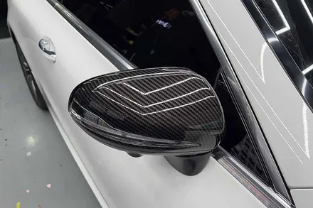 벤츠 E53AMG 리얼카본 부분랩핑 및 블랙유광 루프스킨 / 안양시 동안구 관양동