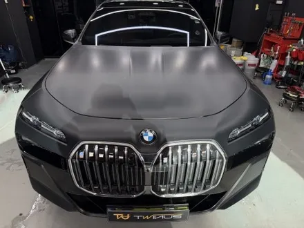 안양 랩핑, BMW 7시리즈만의 멋을 \'고광택 사틴 블랙\'으로 재정의하다. / 안양시 동안구 관양동