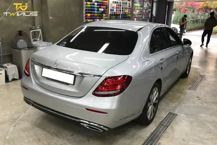 벤츠E클래스 E220d 랩핑 유광메탈릭다크블루 시공기 / 안양시 동안구 관양동