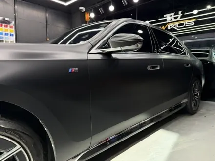 안양 랩핑, BMW 7시리즈만의 멋을 \'고광택 사틴 블랙\'으로 재정의하다. / 안양시 동안구 관양동