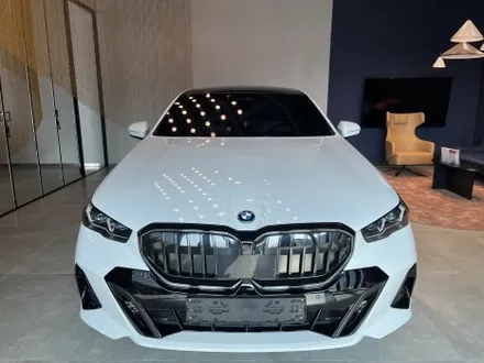 동탄 랩핑, BMW G60 5시리즈 아이코닉 글로우 그릴 랩핑. 작은 변화가 만드는 큰 임팩트! / 안양시 동안구 관양동