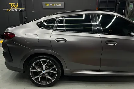 BMWX6 사틴다크그레이 전체랩핑 및 블랙유광 포인트 시공 / 안양시 동안구 관양동