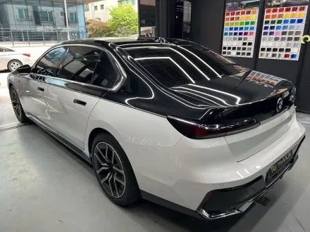 BMW 740i 투톤 랩핑, 다이아 펄 블랙 색상으로 7시리즈 차량에 세련됨을 심다. 인천 부천 랩핑. / 안양시 동안구 관양동