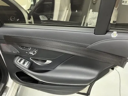 수원 랩핑. 카본 필름으로 스포티함을 과시해낸 W222 S63 AMG. / 안양시 동안구 관양동