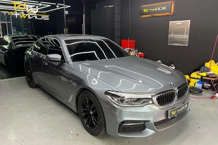 BMW G30 520d 사틴블랙 전체랩핑 / 안양시 동안구 관양동
