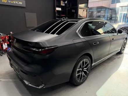 안양 랩핑, BMW 7시리즈만의 멋을 \'고광택 사틴 블랙\'으로 재정의하다. / 안양시 동안구 관양동