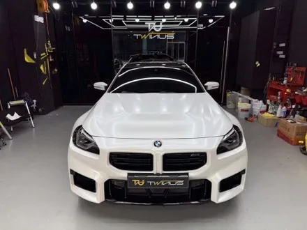 안양 랩핑, BMW G87 M2! 같은 무채색이어도 \'고광택 무광 화이트\'는 다른 분위기를 선사합니다. / 안양시 동안구 관양동