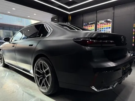 안양 랩핑, BMW 7시리즈만의 멋을 \'고광택 사틴 블랙\'으로 재정의하다. / 안양시 동안구 관양동