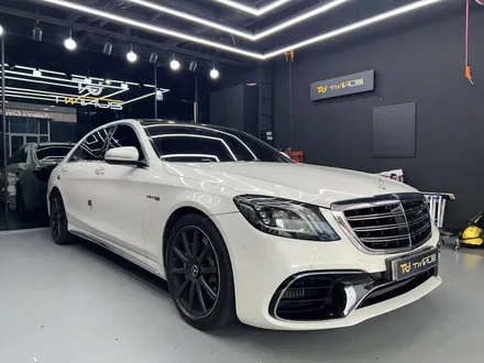 수원 랩핑. 카본 필름으로 스포티함을 과시해낸 W222 S63 AMG. / 안양시 동안구 관양동