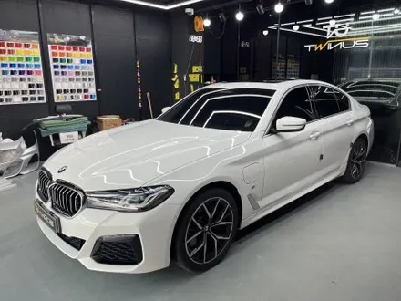 부천 랩핑, 빛을 흡수하는 파급력. BMW 5시리즈 고광택 무광 블랙. / 안양시 동안구 관양동