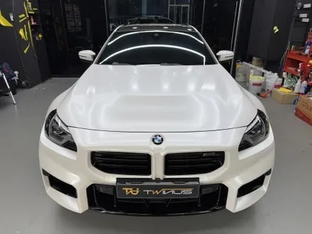 안양 랩핑, BMW G87 M2! 같은 무채색이어도 \'고광택 무광 화이트\'는 다른 분위기를 선사합니다. / 안양시 동안구 관양동