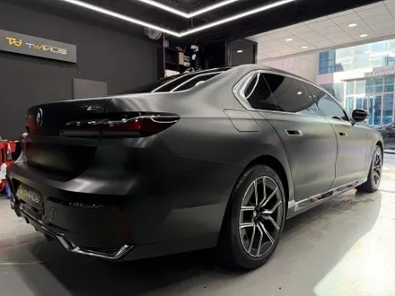 안양 랩핑, BMW 7시리즈만의 멋을 \'고광택 사틴 블랙\'으로 재정의하다. / 안양시 동안구 관양동