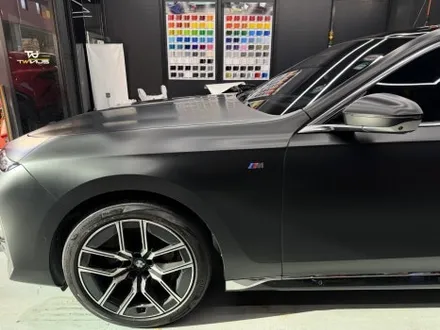 안양 랩핑, BMW 7시리즈만의 멋을 \'고광택 사틴 블랙\'으로 재정의하다. / 안양시 동안구 관양동