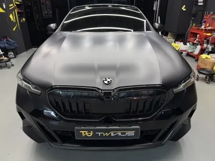 안산 랩핑, 고광택 사틴 블랙 매력에 매료되실 준비! BMW G60 520i, 신형 5시리즈 랩핑. / 안양시 동안구 관양동