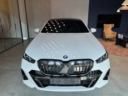 동탄 랩핑, BMW G60 5시리즈 아이코닉 글로우 그릴 랩핑. 작은 변화가 만드는 큰 임팩트! / 안양시 동안구 관양동