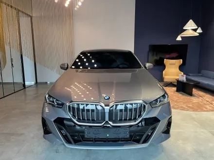 동탄 랩핑, BMW G60 5시리즈 아이코닉 글로우 그릴 랩핑. 작은 변화가 만드는 큰 임팩트! / 안양시 동안구 관양동