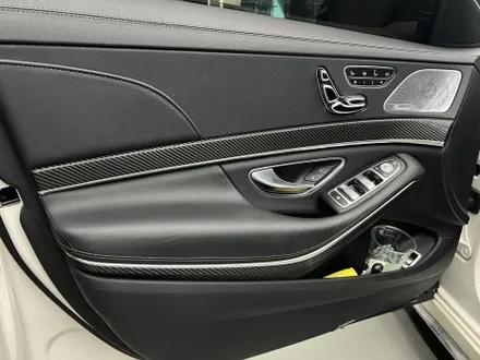 수원 랩핑. 카본 필름으로 스포티함을 과시해낸 W222 S63 AMG. / 안양시 동안구 관양동