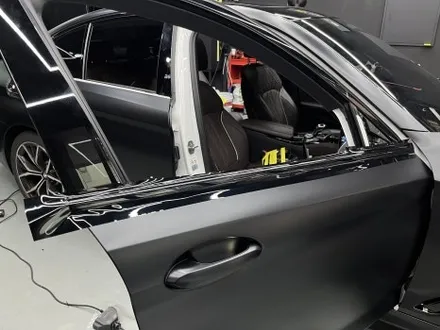 부천 랩핑, 빛을 흡수하는 파급력. BMW 5시리즈 고광택 무광 블랙. / 안양시 동안구 관양동