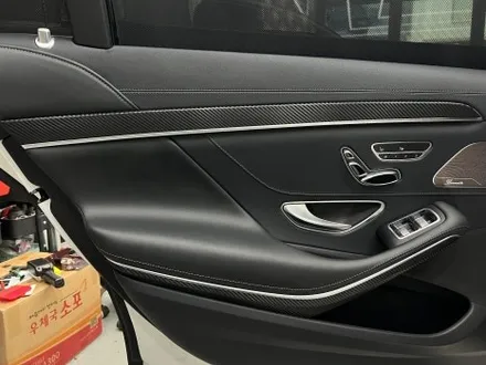 수원 랩핑. 카본 필름으로 스포티함을 과시해낸 W222 S63 AMG. / 안양시 동안구 관양동