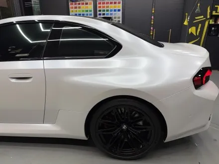 안양 랩핑, BMW G87 M2! 같은 무채색이어도 \'고광택 무광 화이트\'는 다른 분위기를 선사합니다. / 안양시 동안구 관양동