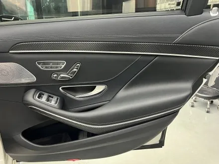 수원 랩핑. 카본 필름으로 스포티함을 과시해낸 W222 S63 AMG. / 안양시 동안구 관양동
