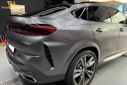 BMW X6 M50i 사틴다크그레이 전체랩핑 및 유광블랙 크롬죽이기 / 안양시 동안구 관양동