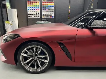 안산 BMW Z4 랩핑, M40i 차량에 시공이 까탈스러운 무광 크롬 로마니 레드 셋업! / 안양시 동안구 관양동