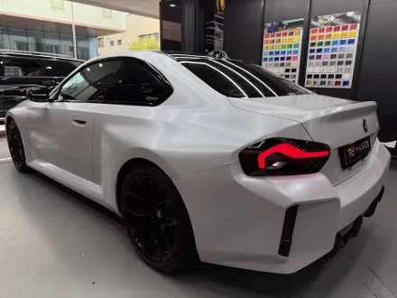 안양 랩핑, BMW G87 M2! 같은 무채색이어도 \'고광택 무광 화이트\'는 다른 분위기를 선사합니다. / 안양시 동안구 관양동