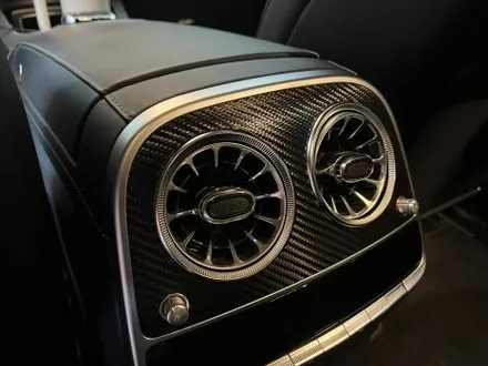 수원 랩핑. 카본 필름으로 스포티함을 과시해낸 W222 S63 AMG. / 안양시 동안구 관양동
